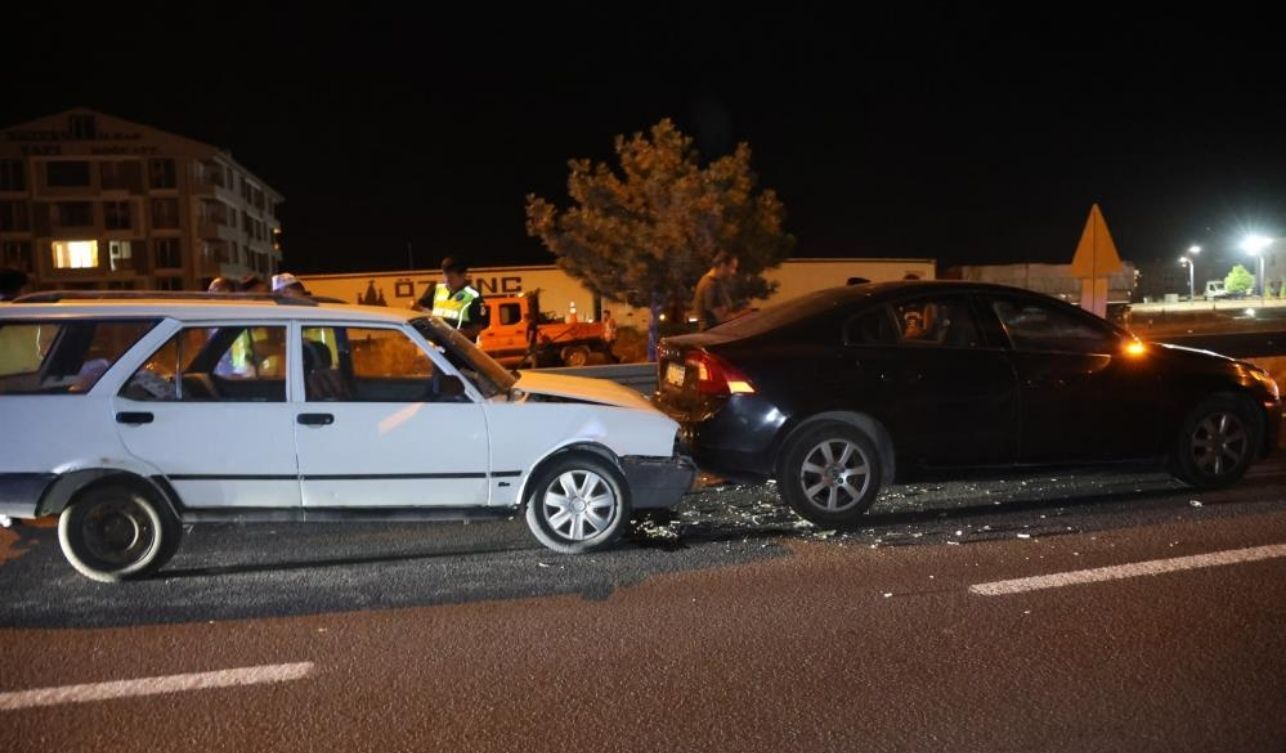 Trafikte Yaşanan Gerginlik Kazaya Dönüştü 2 Yaralı (2)