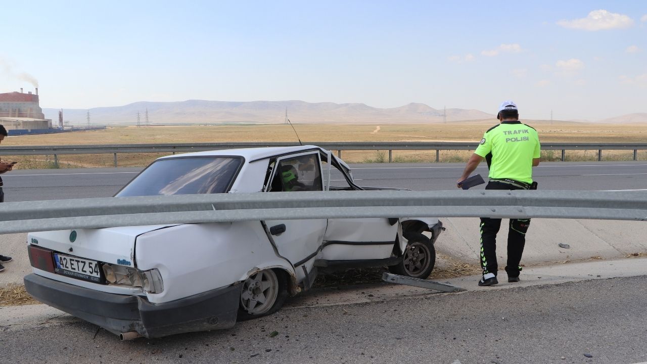 Bariyerlere Çarpan Otomobil Hurdaya Döndü! (4)