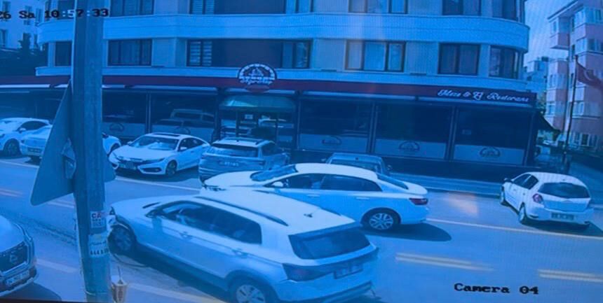 Kontrolünü Kaybeden Sürücü 7 Otomobile Çarptı (2)