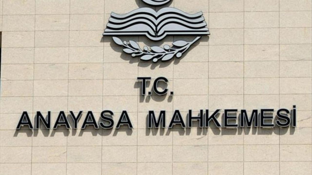 Aym'den Noterler Için Kritik Karar Çalışma Düzenlemesi Iptal (2)