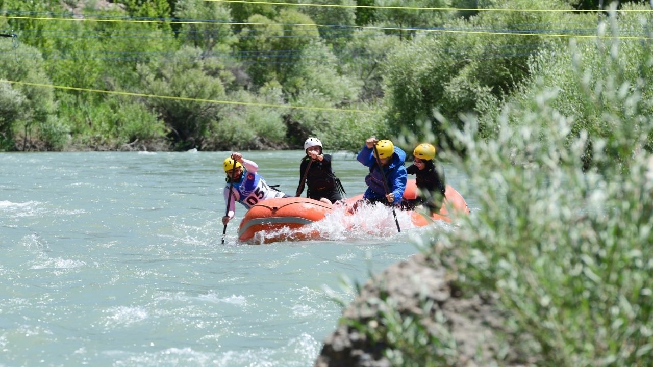 Yozgatlı Sporcular Van'daki Türkiye Rafting Şampiyonası'nda Kürek Çekiyor (3)