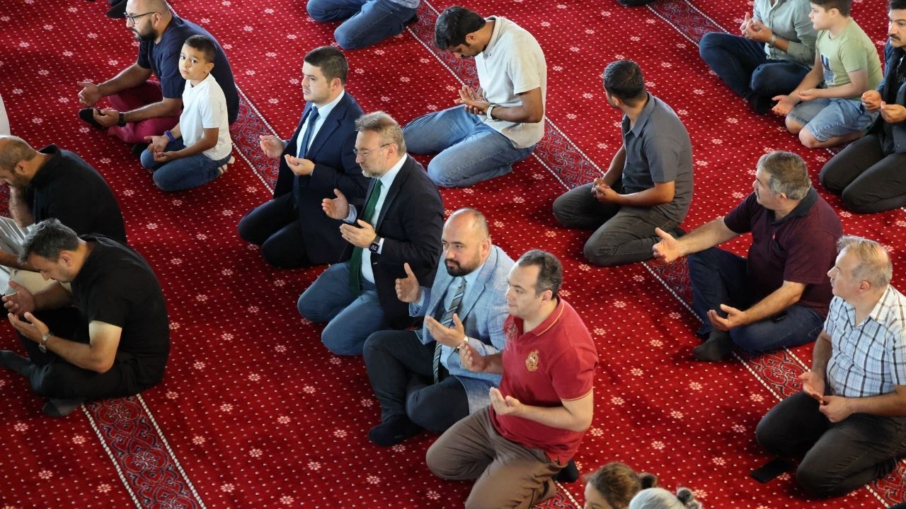 Yozgat Bozok Üniversitesi’nde 15 Temmuz Şehitleri Dualarla Anıldı (4)