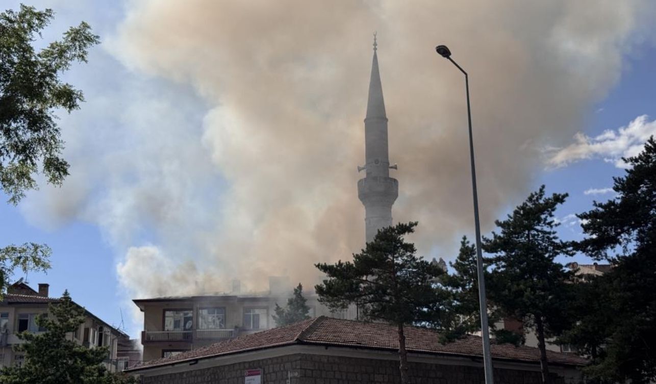 Çatıda Başlayan Yangın Korku Yarattı (3)