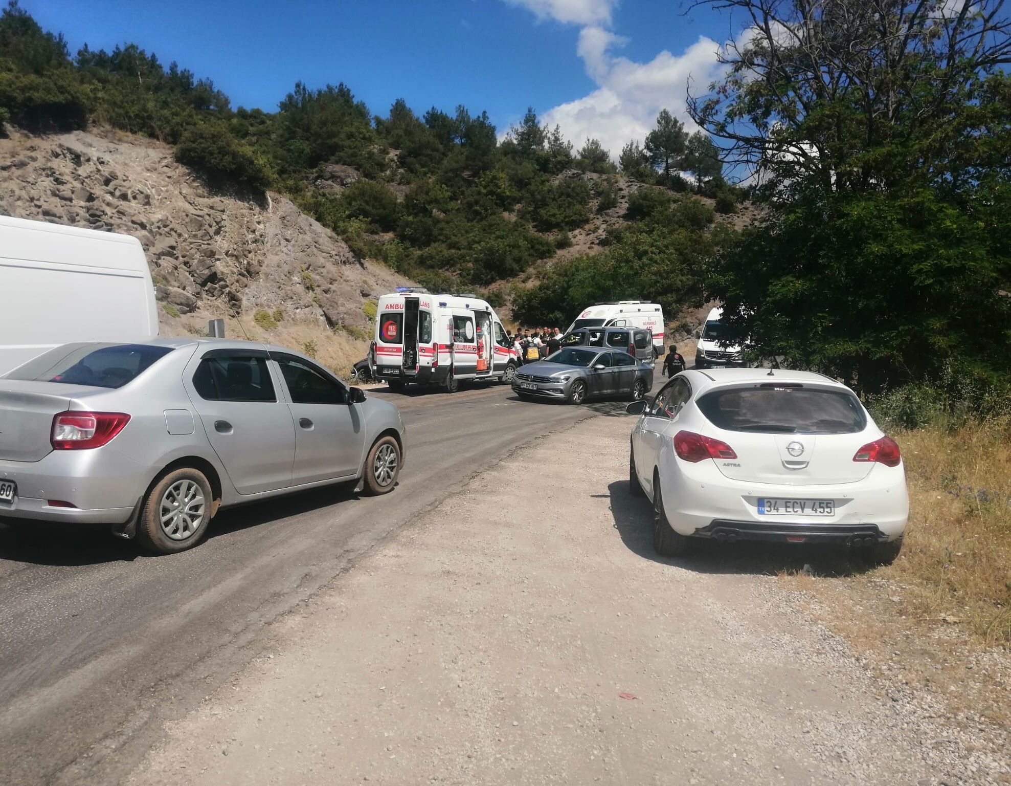 İki Otomobil Kafa Kafaya Çarpıştı! 10 Yaralı (2)