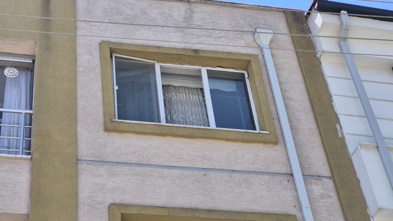 9 Metre Yüksekten Düştü (3)