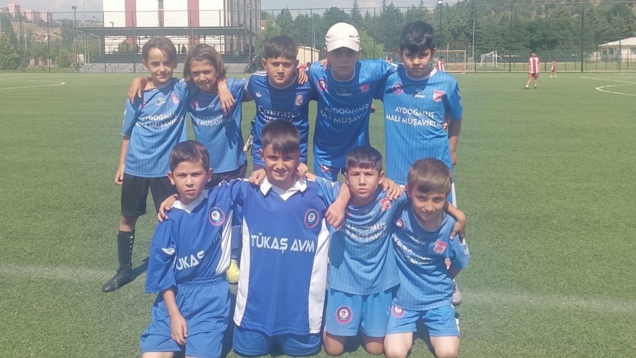 Akdağmadeni Gücü’nün Gençleri Tokat’ta Sahaya Çıktı (1)