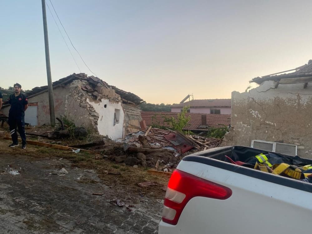 Yangından Dönen Itfaiye Aracı Haza Yaptı 3 Yaralı (2)