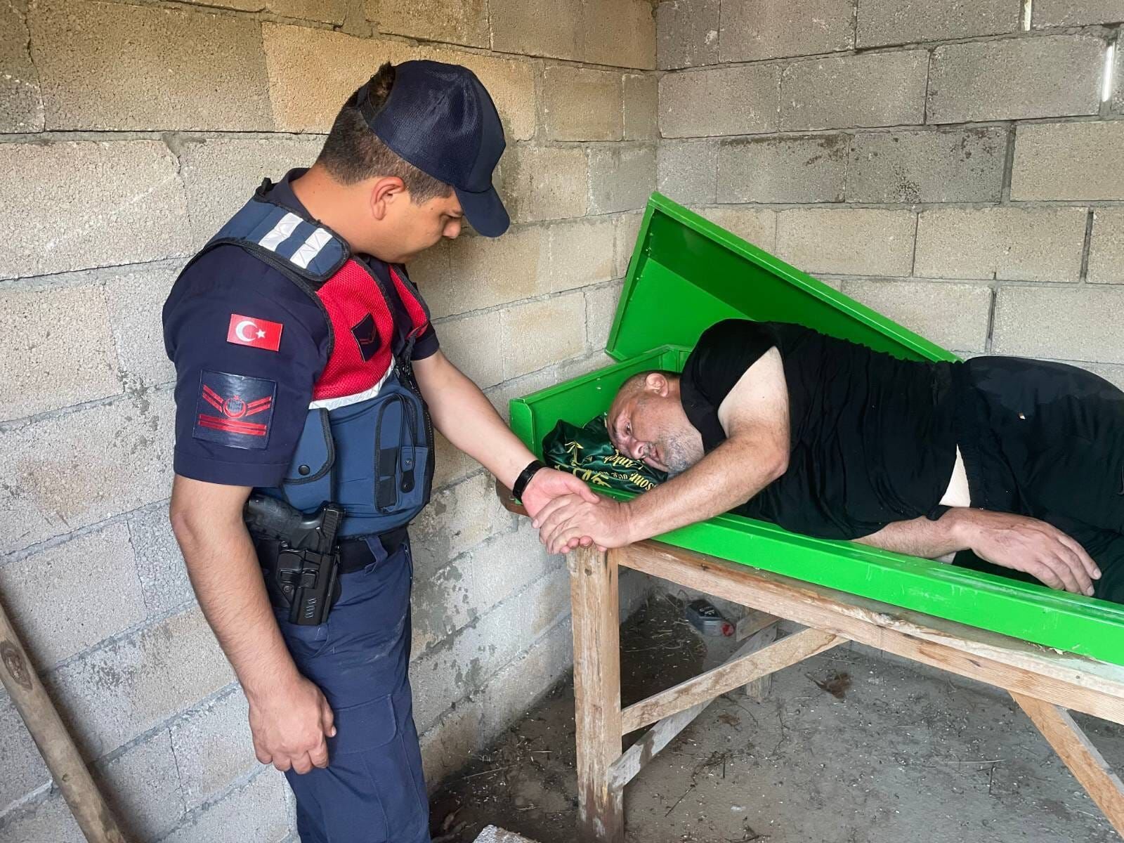 Mezarlıktaki Depoda Bulundu1