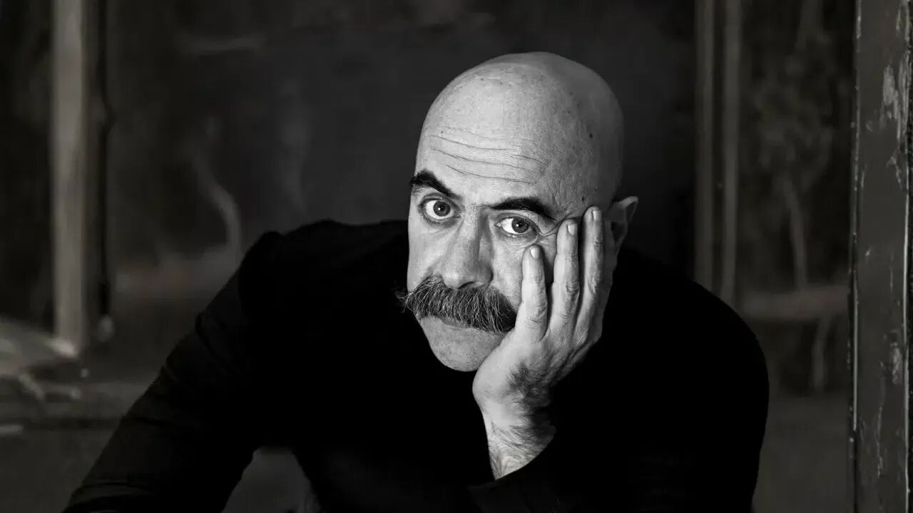 Ezel Akay (8)