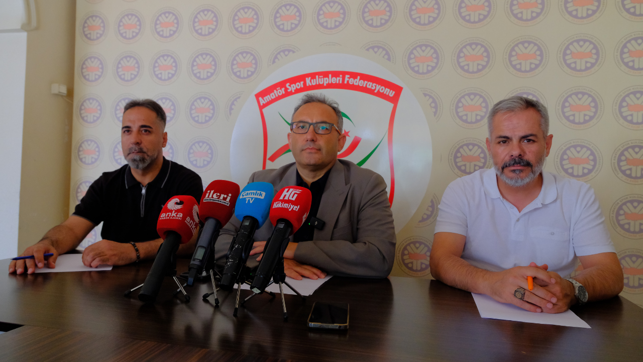 Yozgat Bozokspor’da devam eden kayyum sürecinde kulübün geleceği için sorumluluk alan Av. Mehmet Aygün, takımın sahipsiz kalmayacağını belirterek başkanlığa aday olduğunu açıkladı. Aygün, takımın gelecek hafta idmanlara başlayacağının müjdesini verdi.