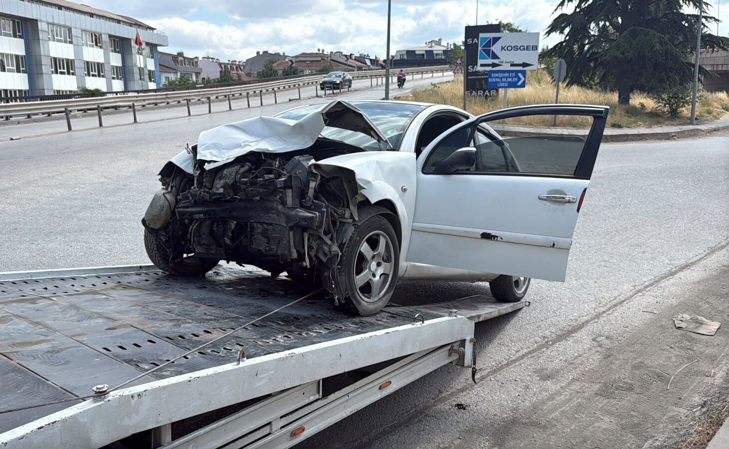 Kafa Kafaya Çarpışan Iki Otomobil Hurdaya Döndü (3)