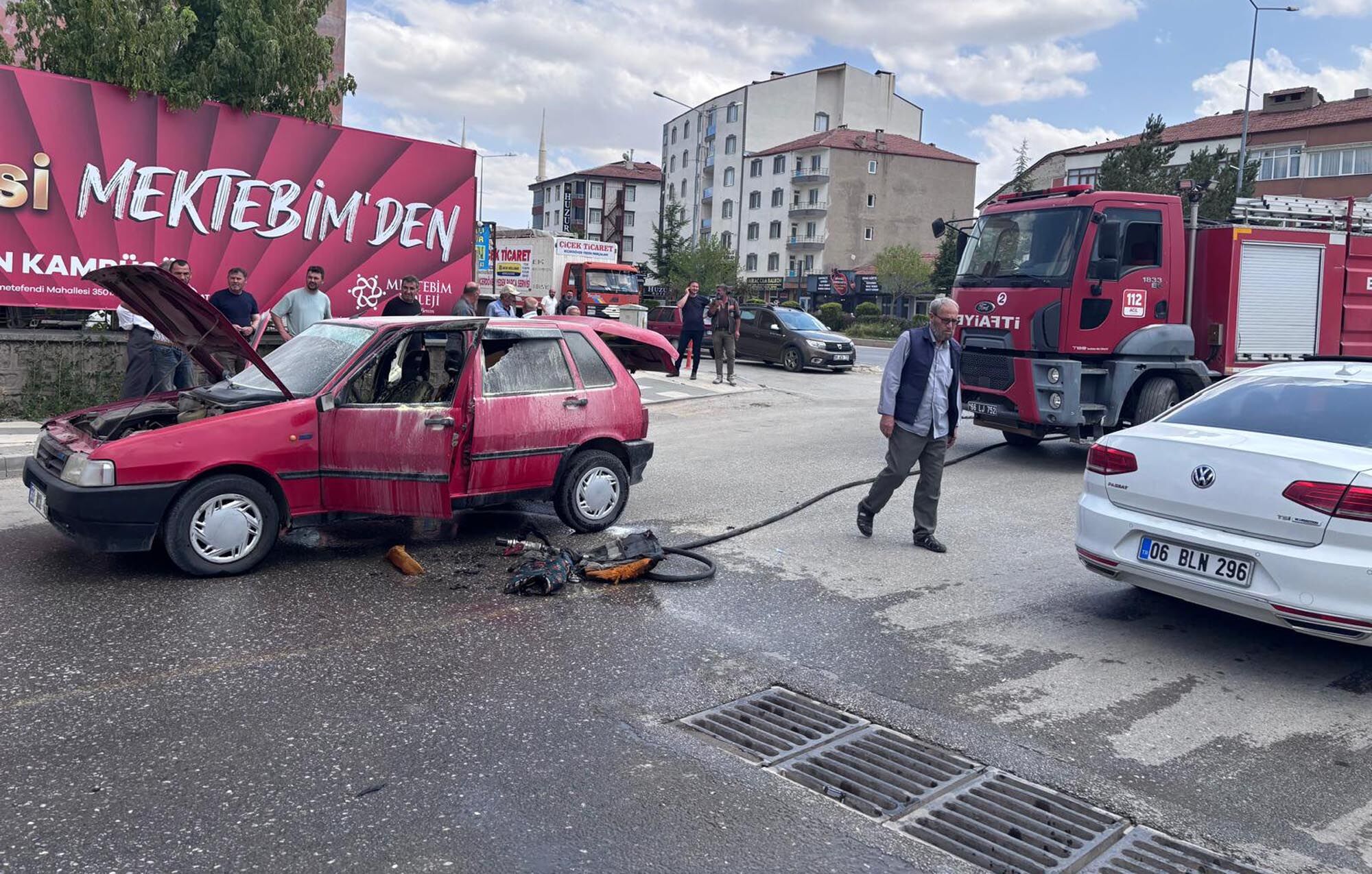 Park Halindeki Otomobil Yandı (1)