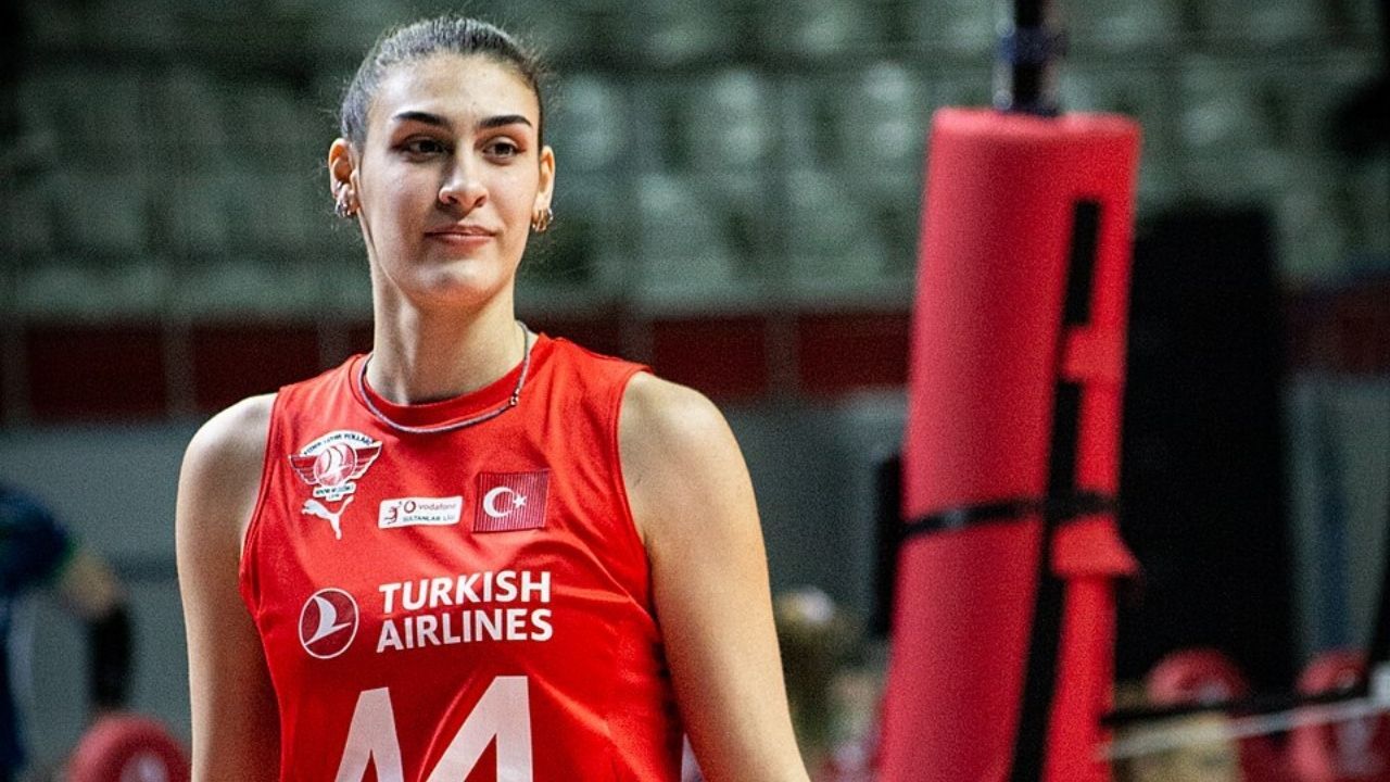 Karmen Aksoy Kimdir Filenin Sultanları'nın Genç Yıldızı Kaç Yaşında, Hangi Takımda Oynuyor, Neden Sakatlandı (1)