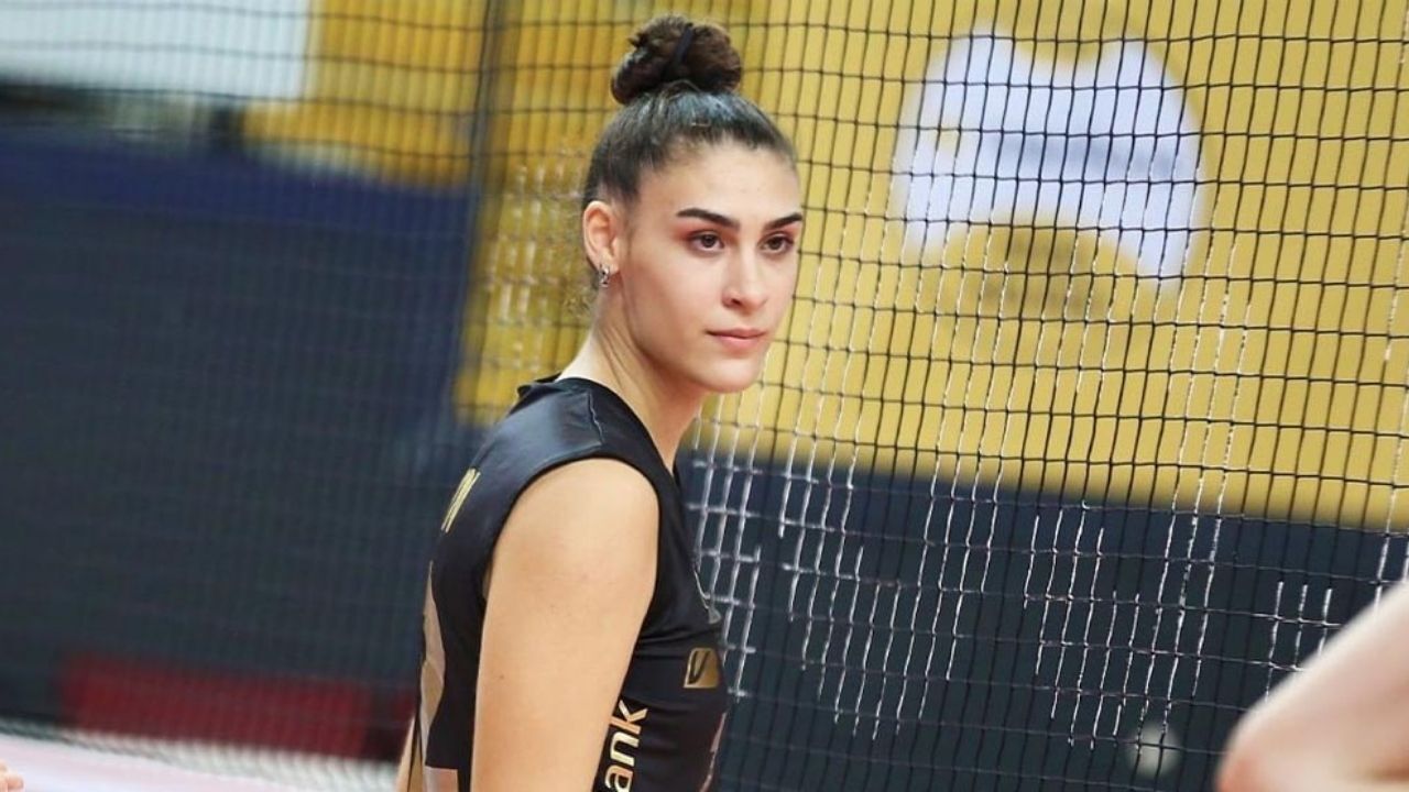 Karmen Aksoy Kimdir Filenin Sultanları'nın Genç Yıldızı Kaç Yaşında, Hangi Takımda Oynuyor, Neden Sakatlandı (2)