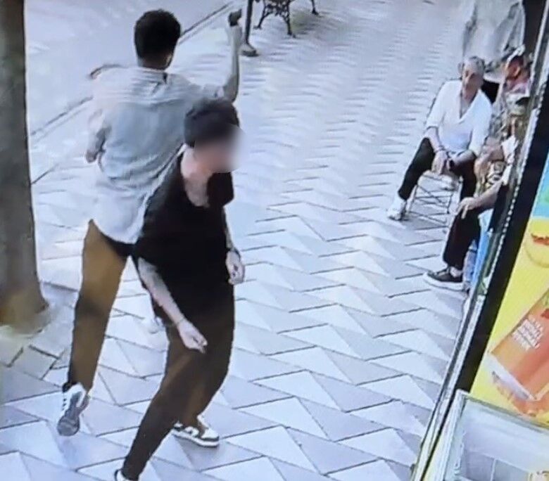 Sokak Ortasında Bıçaklı Ve Silahlı Kavga! (1)