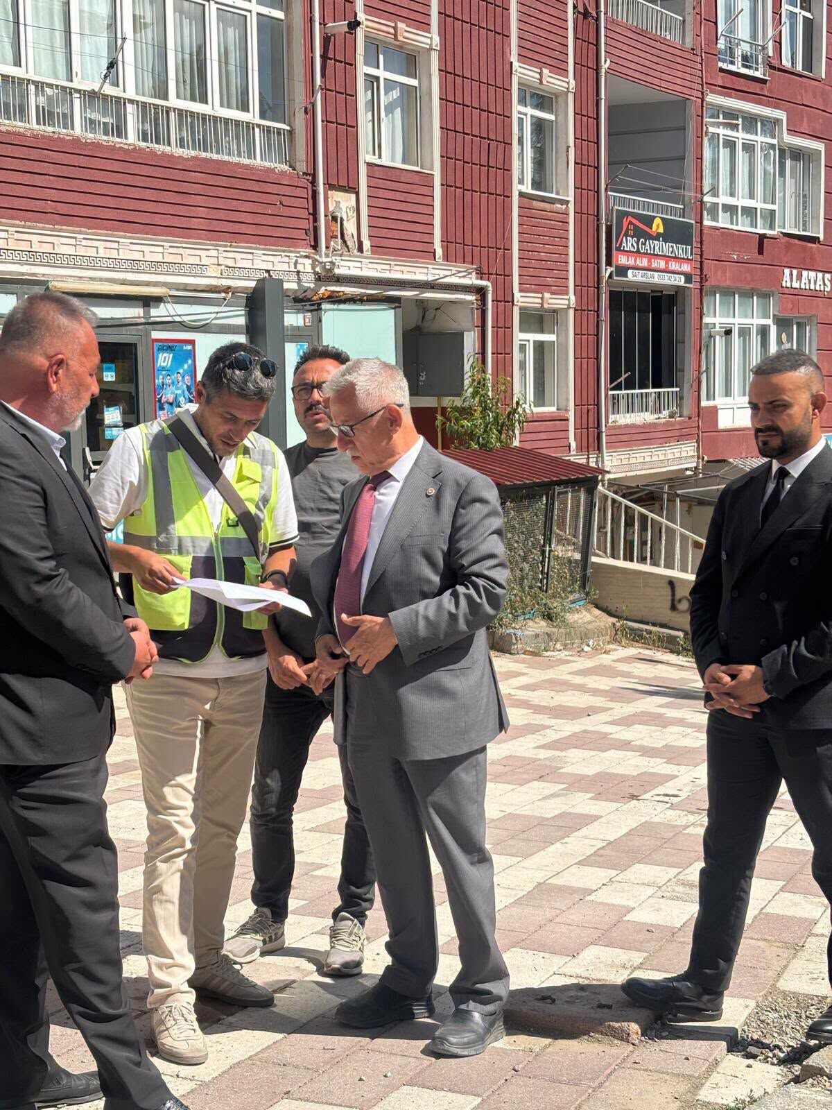 Cadde Dört Şeride Çıkarılacak