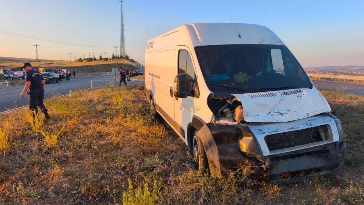 Yozgat'ta Feci Kaza Minibüs Ile Otomobil Çarpıştı, 2 Kişi Hayatını Kaybetti (4)
