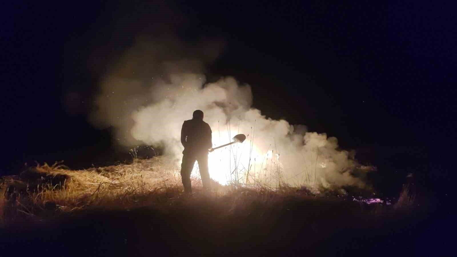Çiftçinin Bir Yıllık Emeği Yangında Zarar Gördü 20 Dönümlük Alan Kül Oldu (2)
