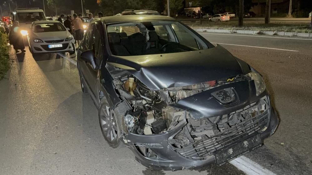 4 Aracın Karıştığı Zincirleme Kazada 5 Kişi Yaralandı (2)