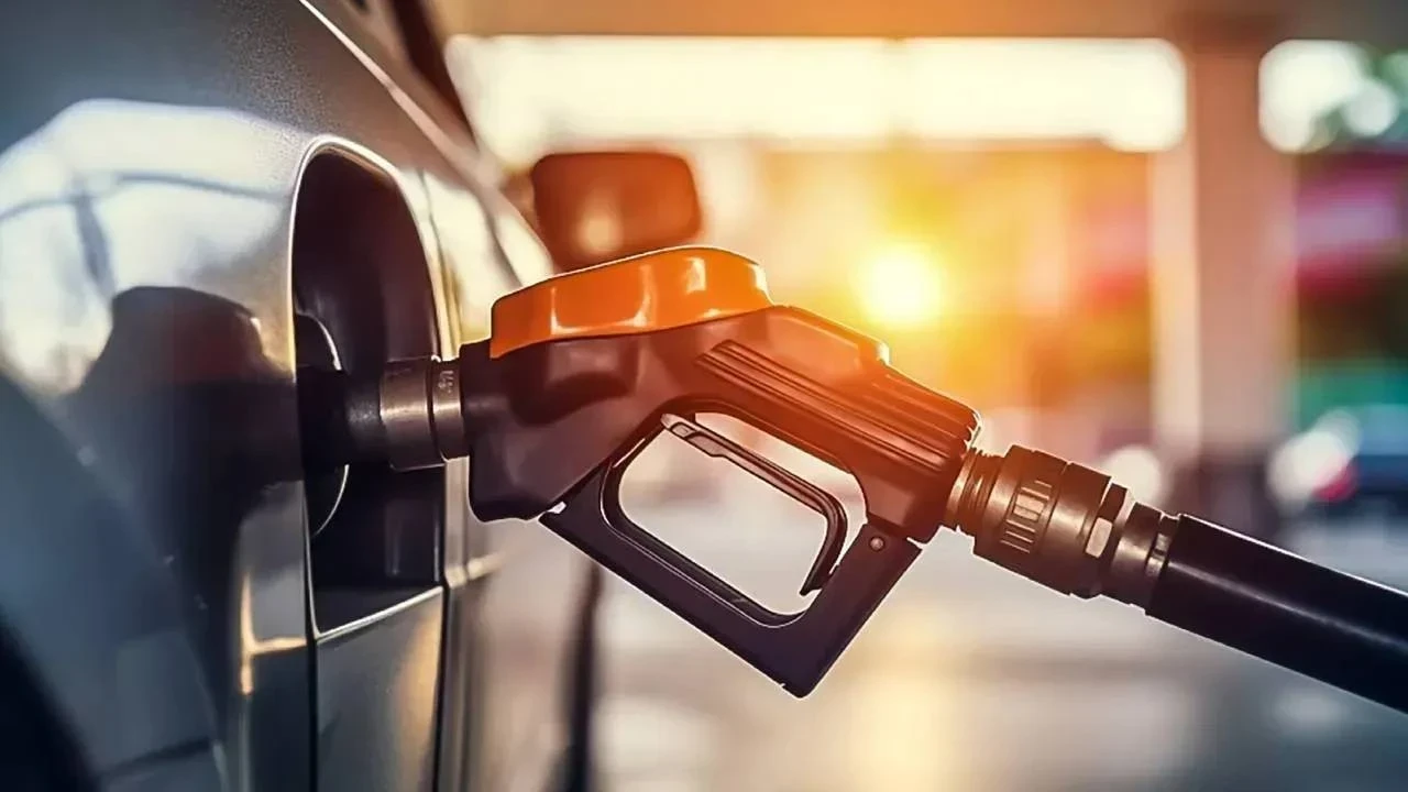 Benzine Bir Zam Daha Geliyor Pazartesi Gecesi Tabelalar Değişiyor (2)