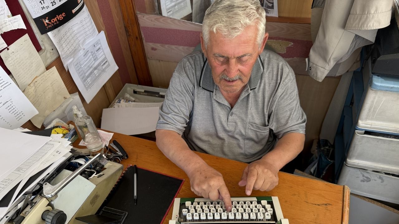 Daktiloyla 22 Yıldır Arzuhalcilik Yapıyor (3)