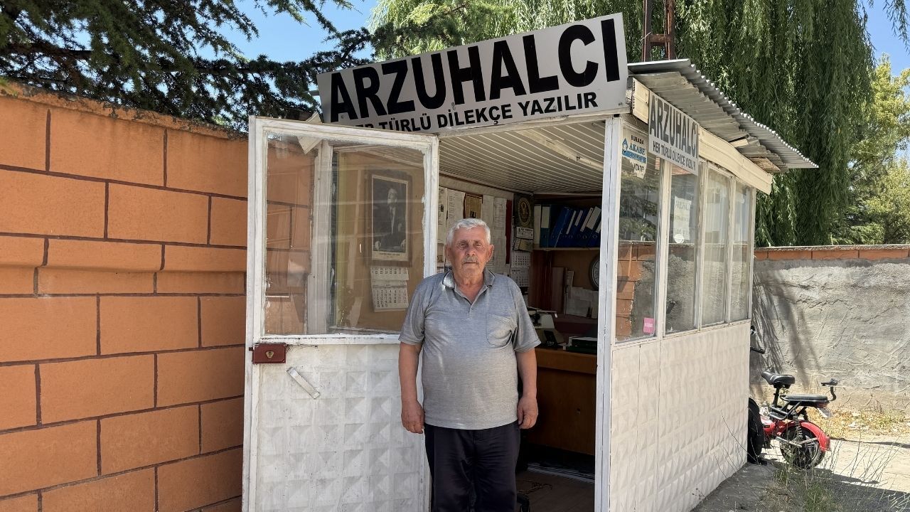Daktiloyla 22 Yıldır Arzuhalcilik Yapıyor (5)