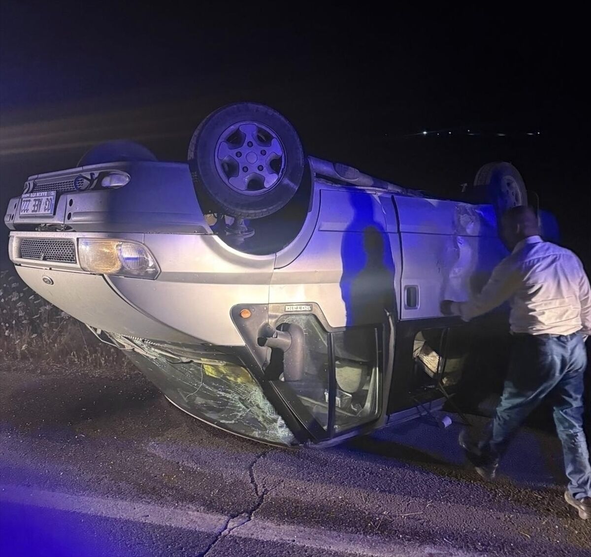 Minibüs Devrildi 7 Yaralı (1)