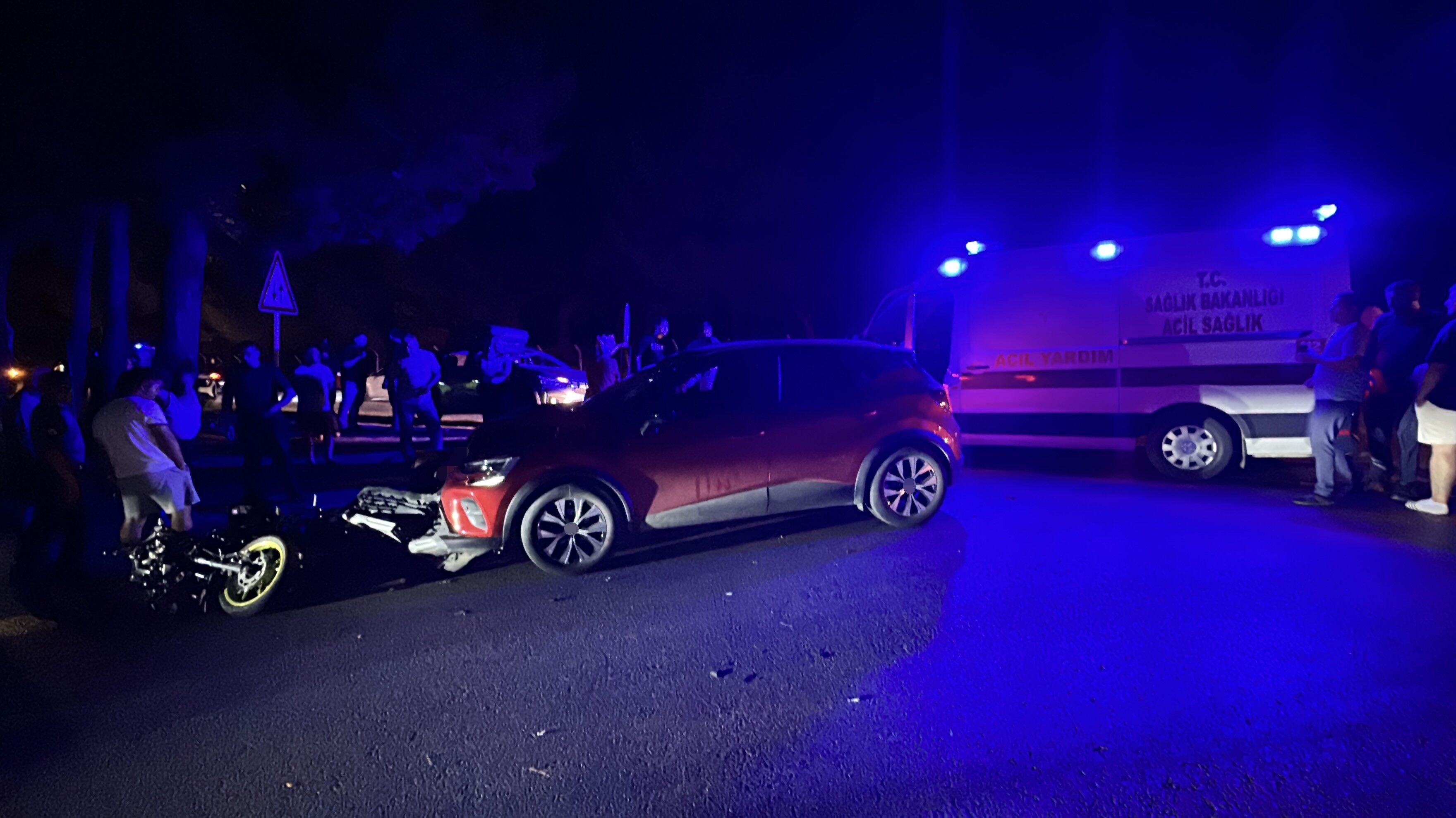 Suv Araç Ile Motosiklet Kafa Kafaya Çarpıştı 1 Yaralı (2)
