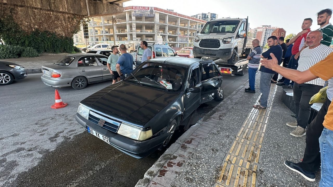 Otomobil Ile Kamyonet Çarpıştı 1 Yaralı (1)