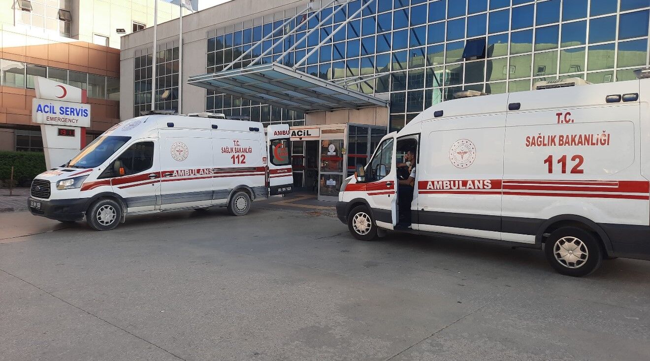 Otomobildekilere Kurşun Yağdırdı! 1’I Ağır 3 Yaralı (1)
