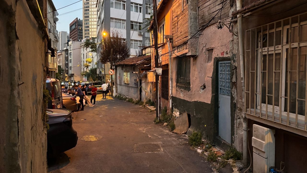 Evden Yayılan Kötü Koku Acı Gerçeği Ortaya Çıkardı! (1)