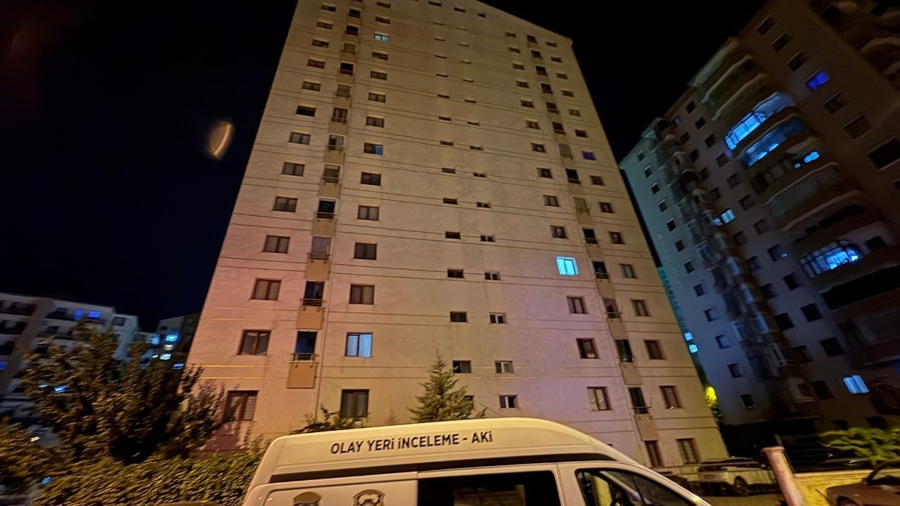 Evinde Ölü Bulundu (1)