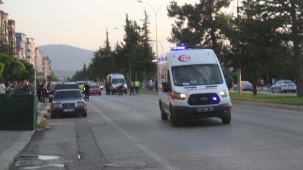 3 Otomobil Peş Peşe Çarpıştı 3 Yaralı! (3)