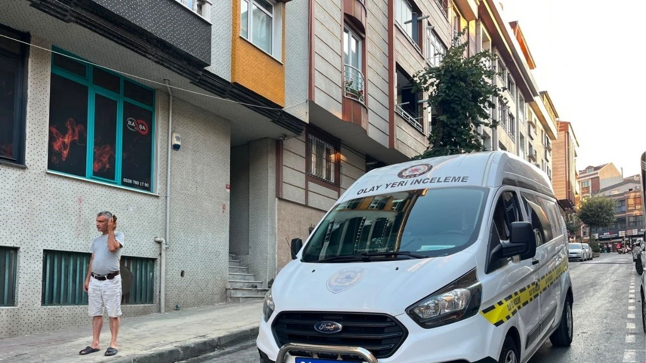 Çatı Katı Alevlere Teslim Oldu 1 Kişi Hayatını Kaybetti! (3)