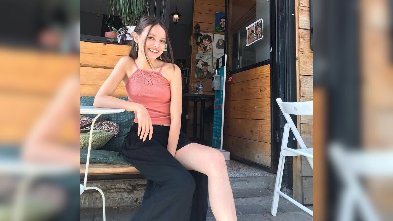 Ipek Çilek Kimdir (2)