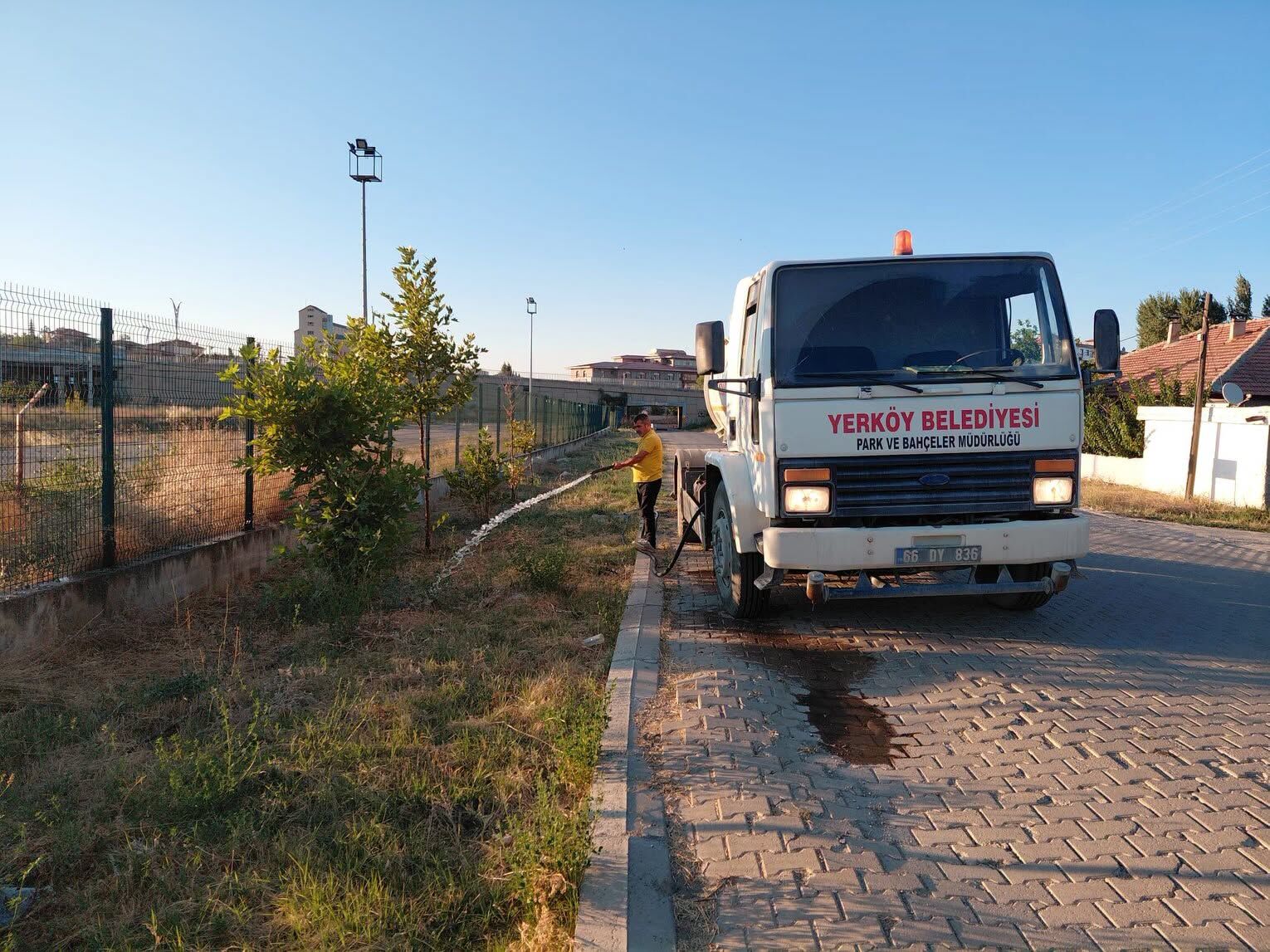 Yeşil Alanlar Düzenli Sulanıyor