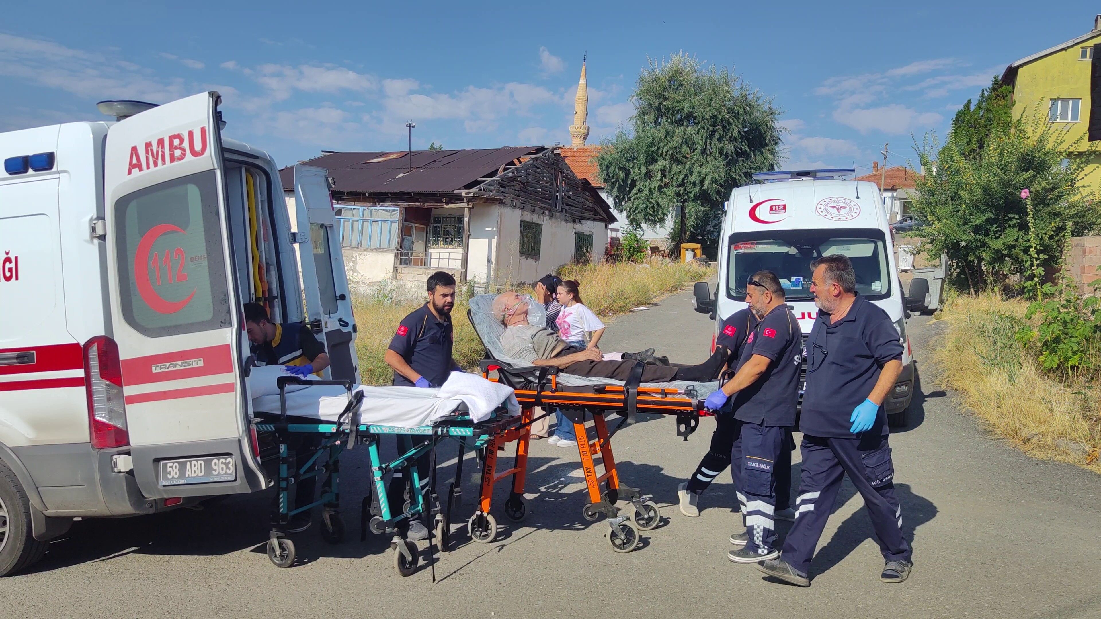 Müstakil Evde Yangın 1 Kişi Dumandan Etkilendi (3)