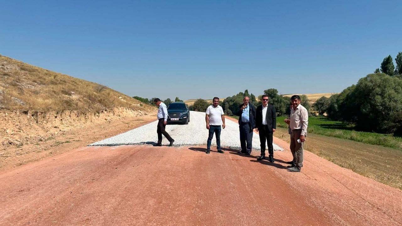 Sarıkaya’da Köy Yolunda Asfalt Çalışması Yerinde Incelendi (4)