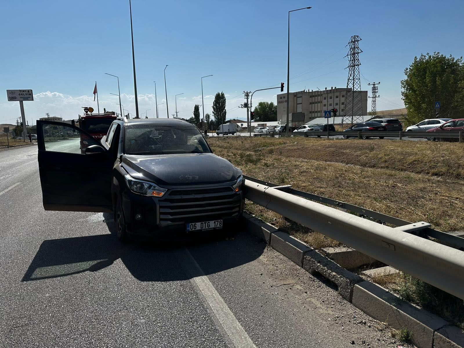 Kavşakta Feci Kaza! Ambulans Ve Cip Çarpıştı (2)