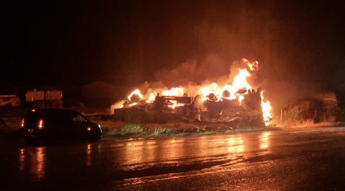 Devrilen Tir Alev Topuna Döndü! (4)