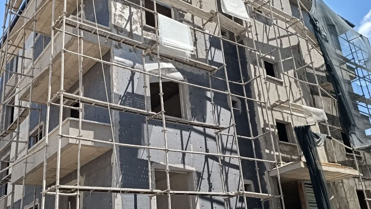 İnşaatın 3’Üncü Katından Düşen Usta Yaralandı (2)