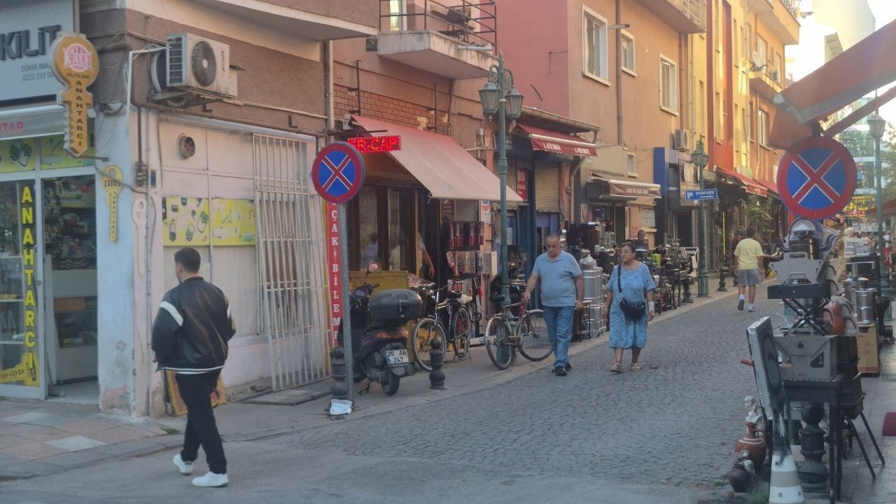 Dükkana Girmek Isterken Düştü (3)