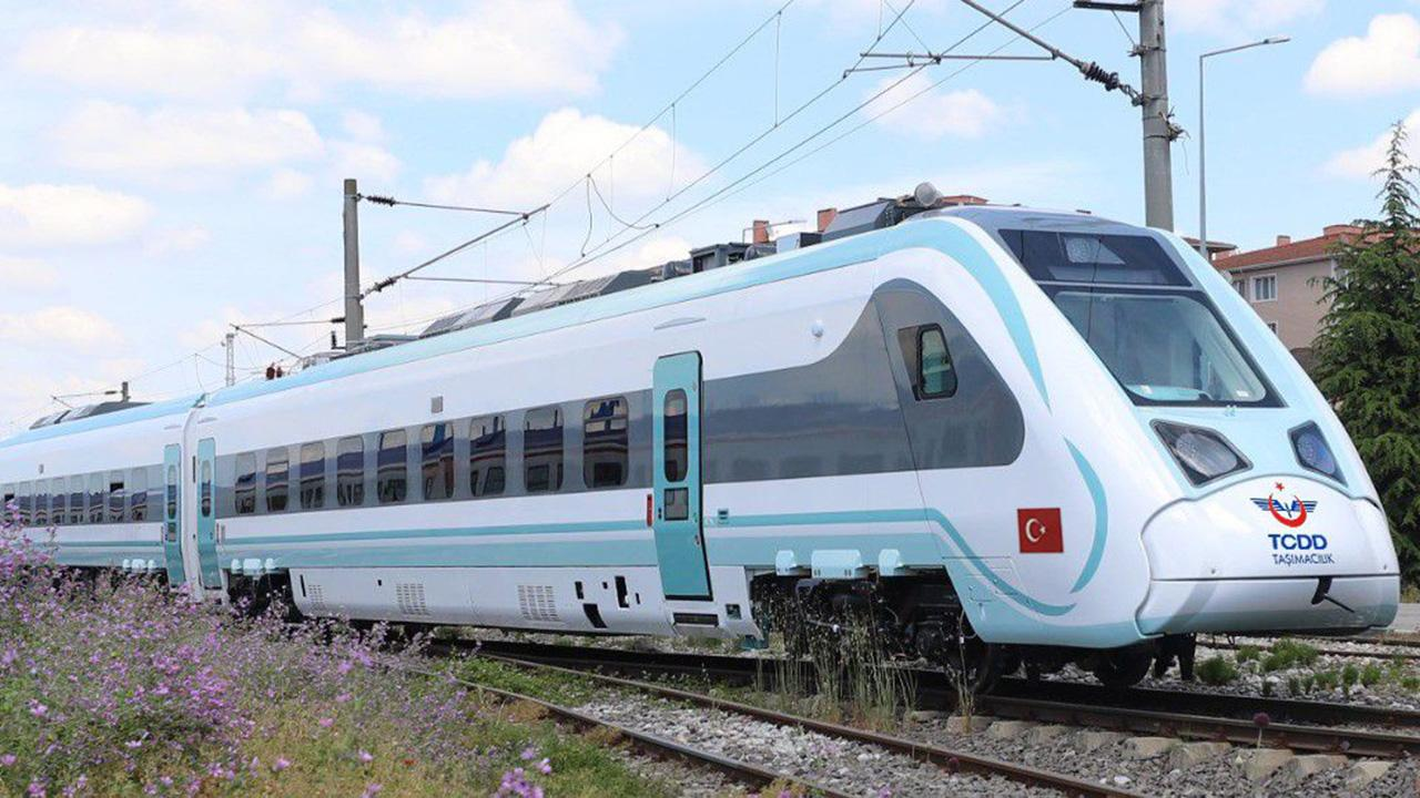 Milli Hızlı Tren Testte Hız Sınırını Yükseltti 250 Kilometreye Ulaştı (1)