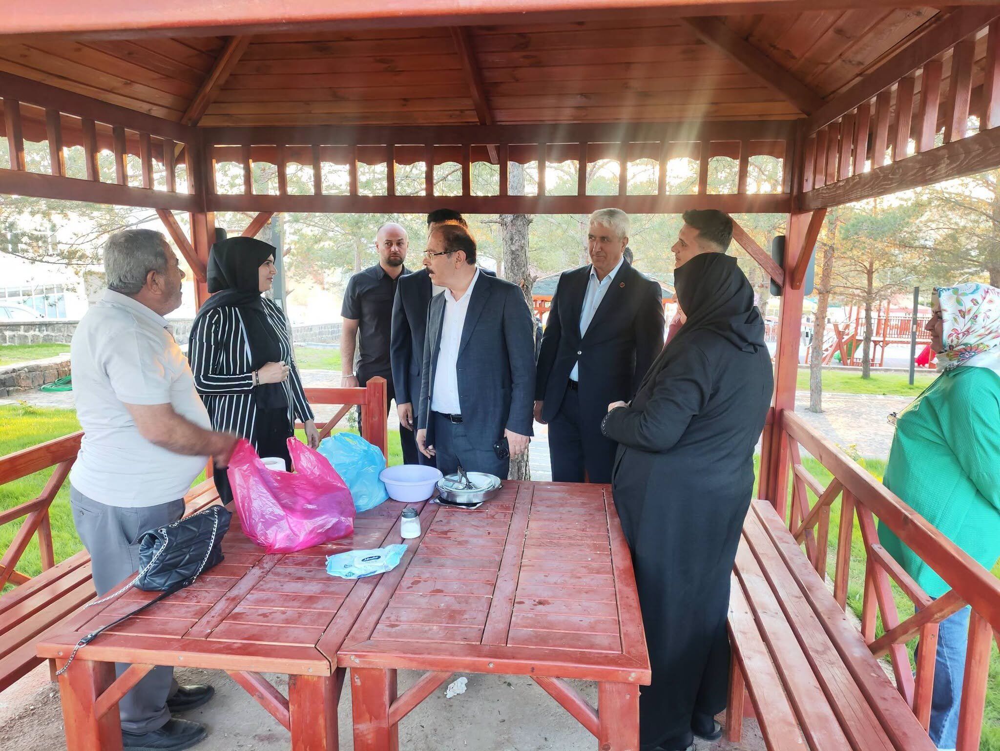 Akgül, Sarıkaya’da Vatandaşlarla Bir Araya Geldi (1)