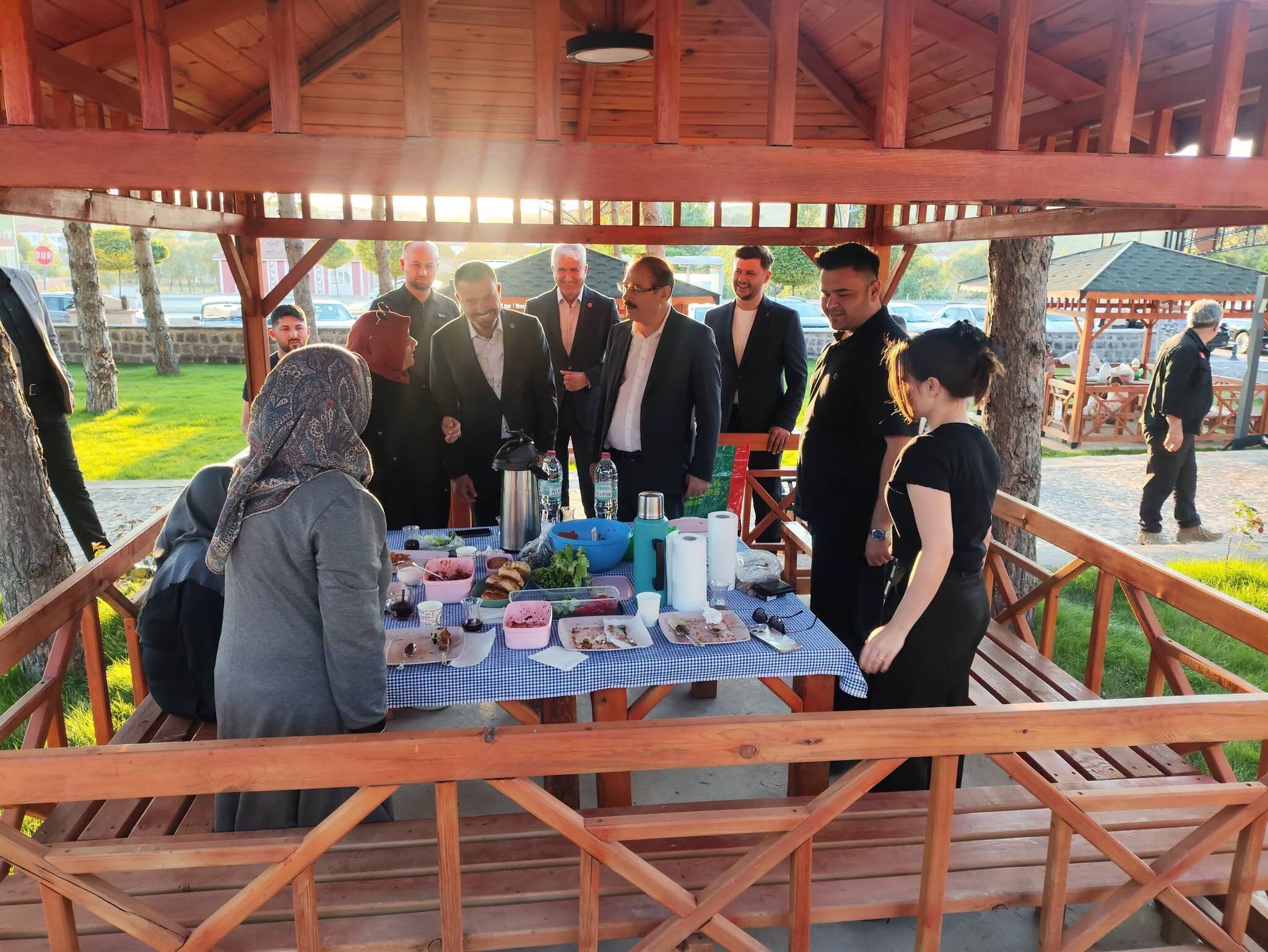 Akgül, Sarıkaya’da Vatandaşlarla Bir Araya Geldi (3)