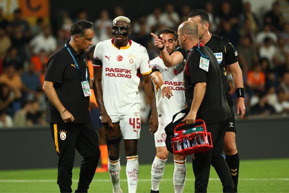 Galatasaray'da Victor Osimhen Sakatlandı (1)