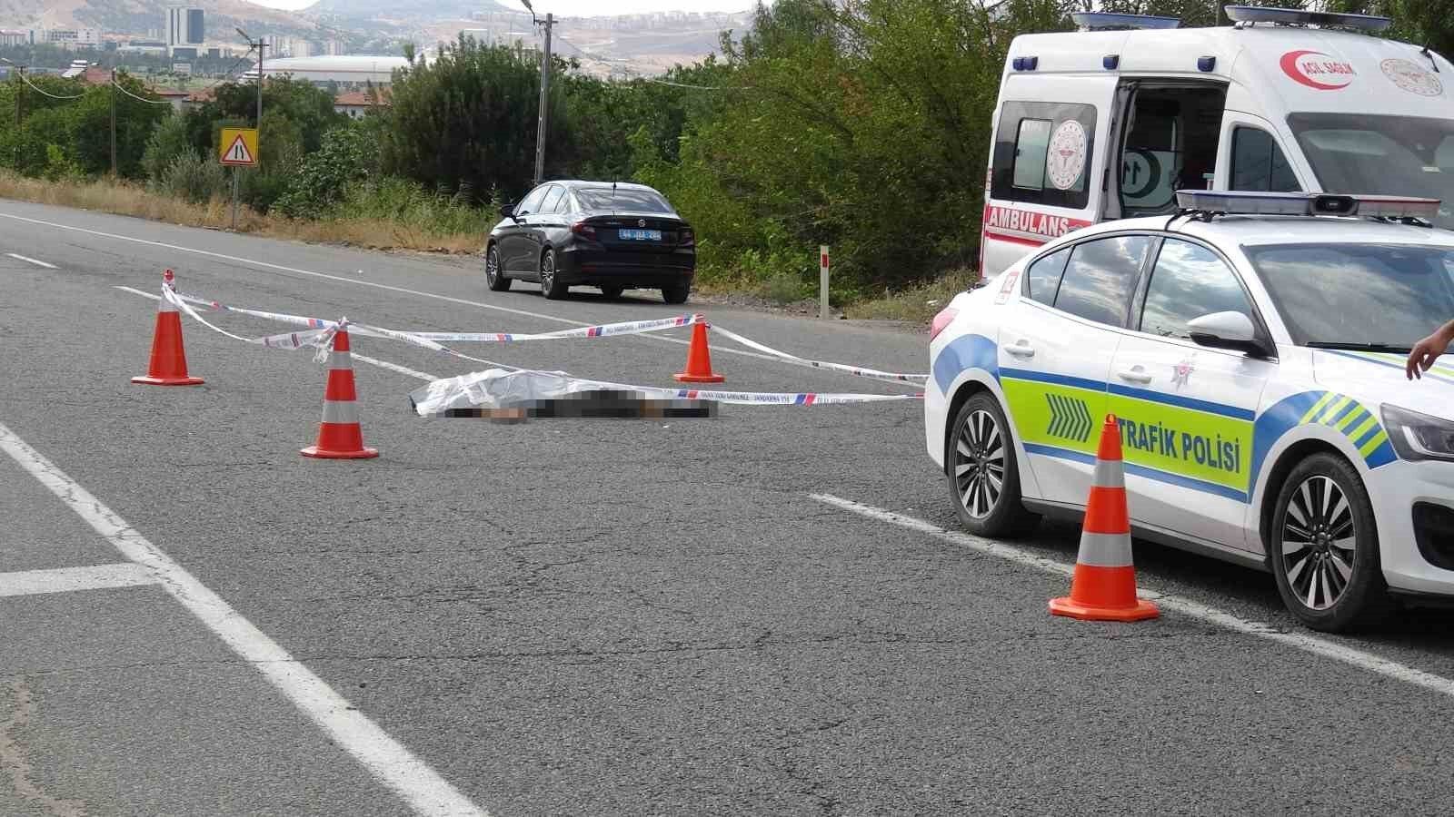 Karşıya Geçerken Feci Şekilde Can Verdi Kaza Anı Kamerada (2)