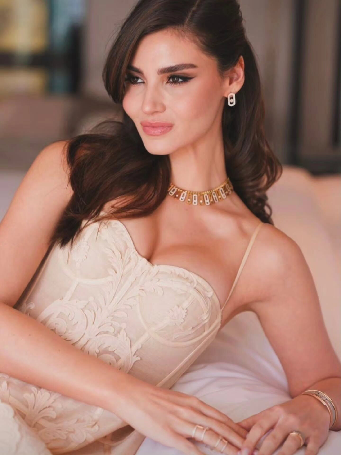 Alara Mildon Kimdir (1)