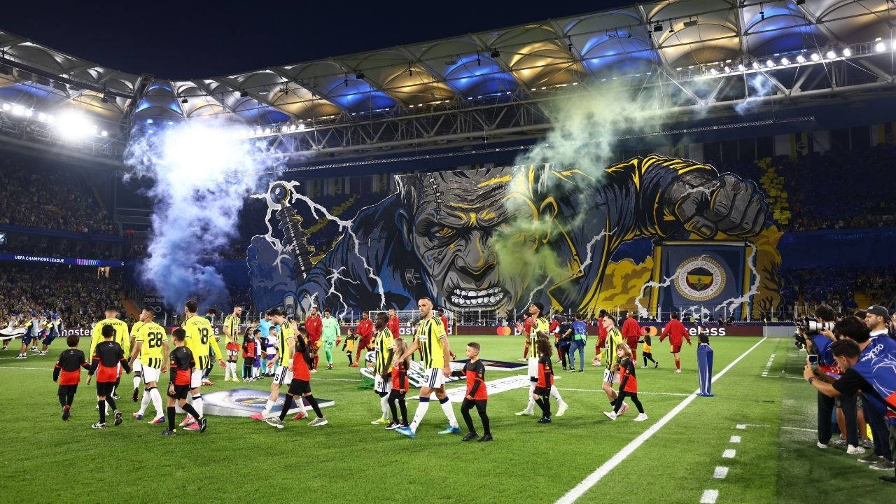 Fenerbahçe Taraftarından Şampiyonlar Ligi Maçına Özel Koreografi (2)