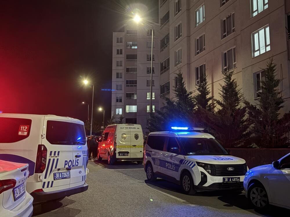 Başına Tabancayla Ateş Eden Şahıs Hayatını Kaybetti (1)